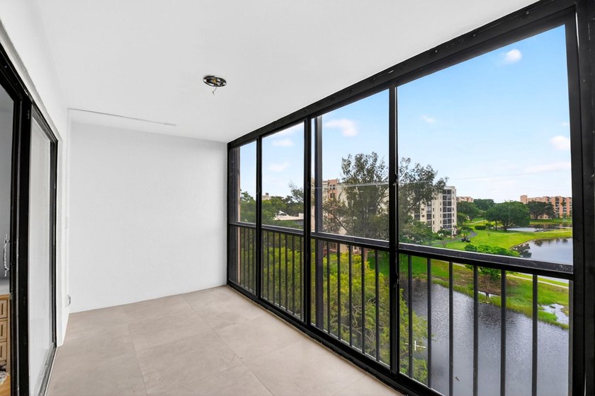 Beautifully updated and COMPLETELY FURNISHED 2-bedroom, 2-bath - photo 20