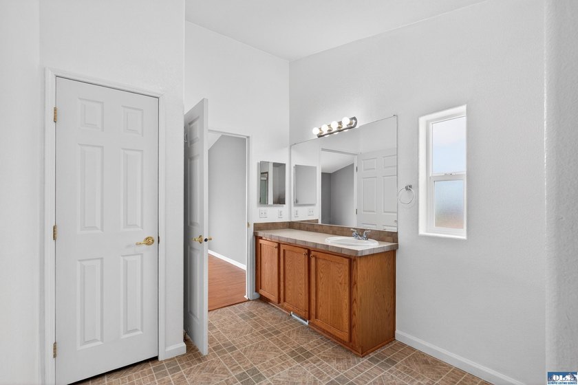 You need to see this in person - affordable, super clean - photo 28