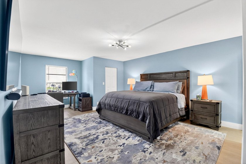 Beautifully updated and COMPLETELY FURNISHED 2-bedroom, 2-bath - photo 31