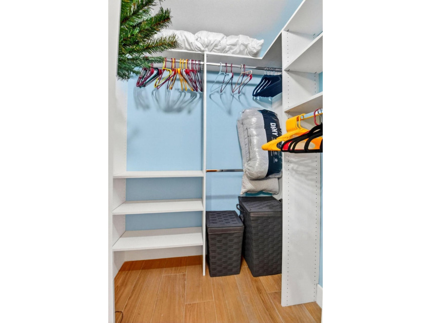 Beautifully updated and COMPLETELY FURNISHED 2-bedroom, 2-bath - photo 38