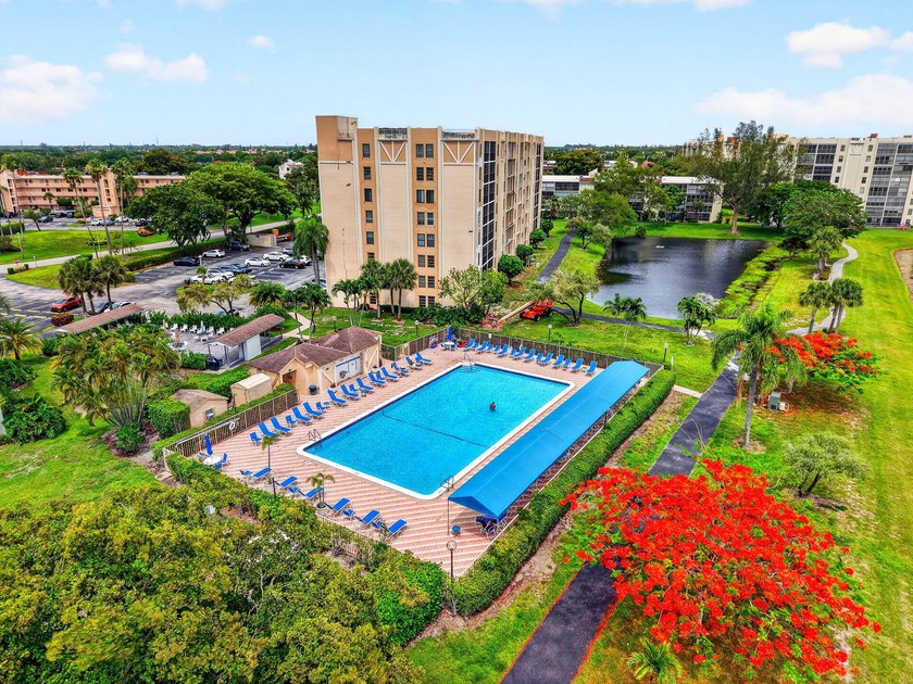 Beautifully updated and COMPLETELY FURNISHED 2-bedroom, 2-bath - photo 42