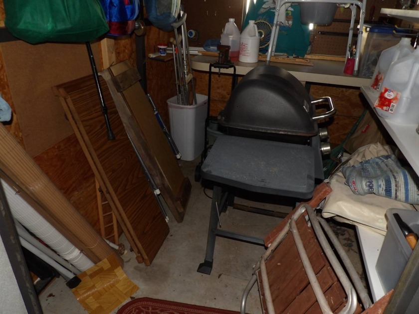 This cozy and partially furnished, 12 X 33 1 BR 1 BA home with - photo 12