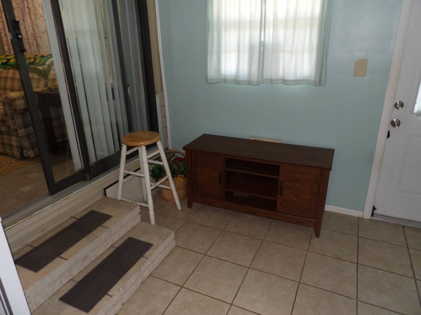 This cozy and partially furnished, 12 X 33 1 BR 1 BA home with - photo 13