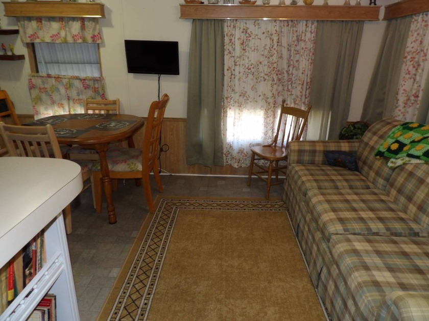 This cozy and partially furnished, 12 X 33 1 BR 1 BA home with - photo 15