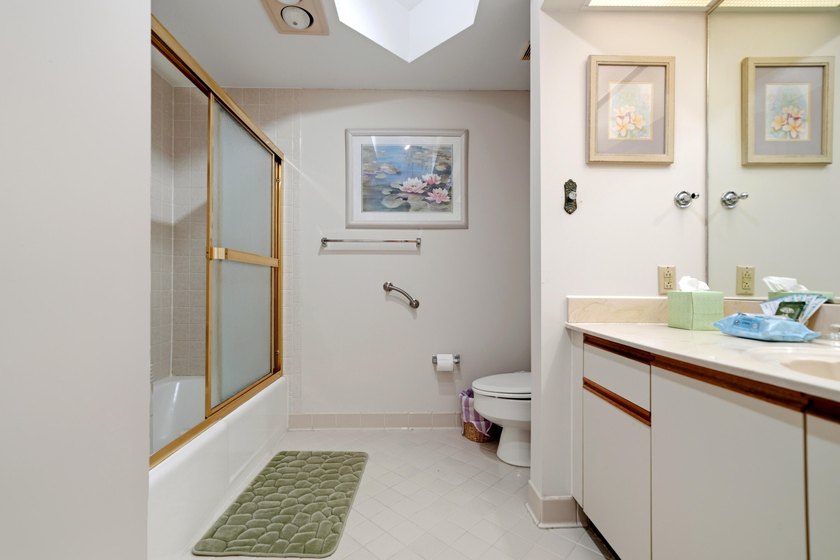 This bright and fresh 2-bedroom Gulf-front unit has been - photo 16