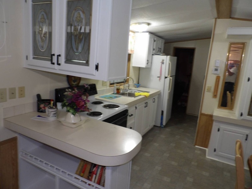 This cozy and partially furnished, 12 X 33 1 BR 1 BA home with - photo 18