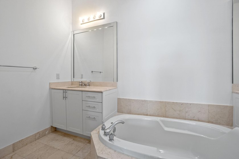 Fabulous Two-Story Boutique Loft Experience this exquisite - photo 19