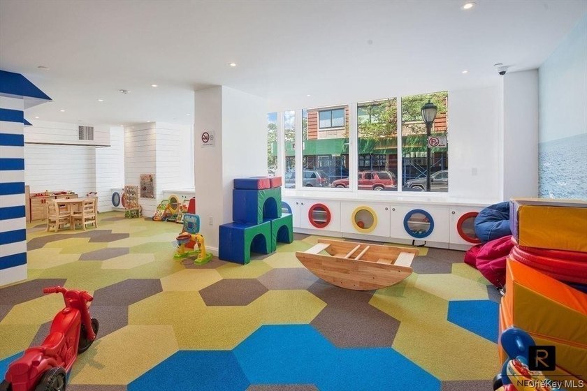 NOT TO BE MISSED:Stunning 4 bedroom 3.5 bath residence with - photo 20