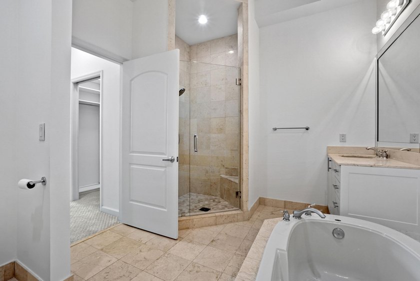 Fabulous Two-Story Boutique Loft Experience this exquisite - photo 20
