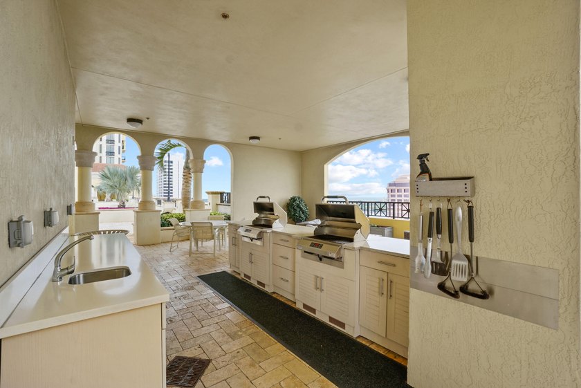 Fabulous Two-Story Boutique Loft Experience this exquisite - photo 29
