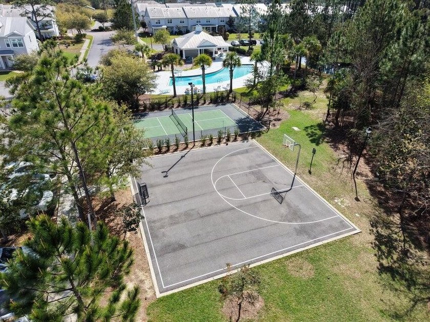 Beautifully maintained, thoughtfully designed townhome in the - photo 8