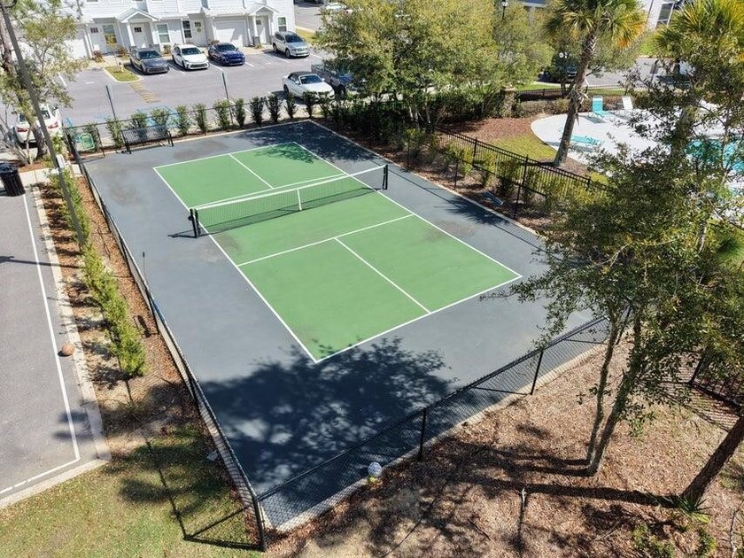 Beautifully maintained, thoughtfully designed townhome in the - photo 9