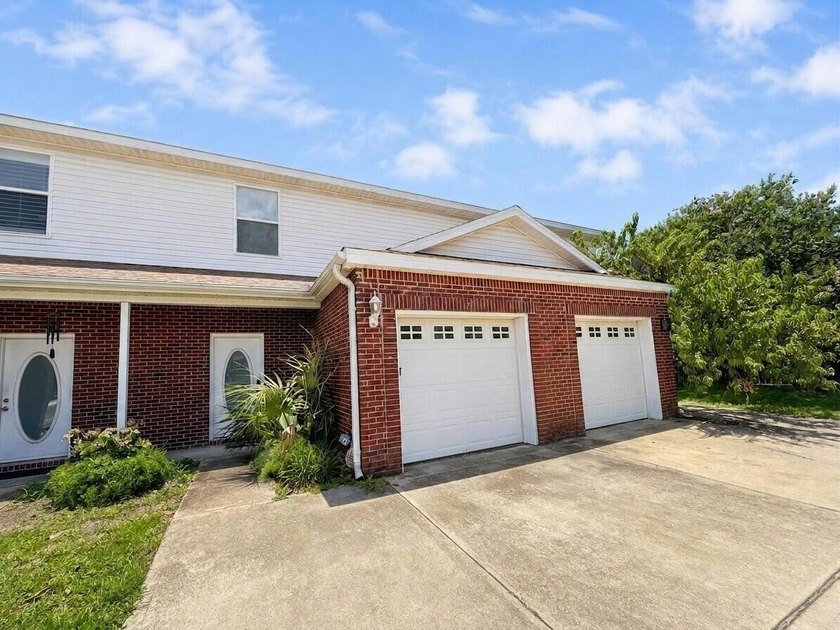 Discover this spacious two-story, three-bedroom townhome in - photo 3