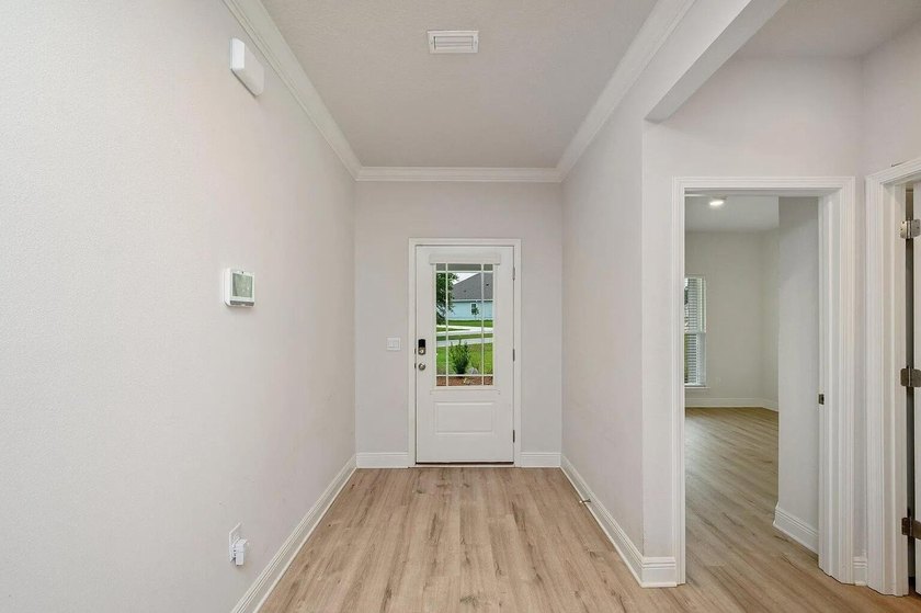Need space and a great location at an affordable monthly - photo 3