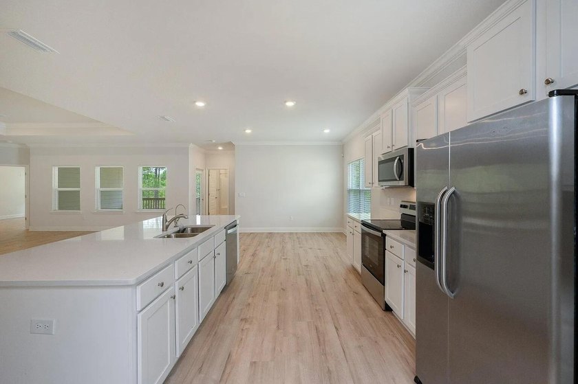 Need space and a great location at an affordable monthly - photo 6