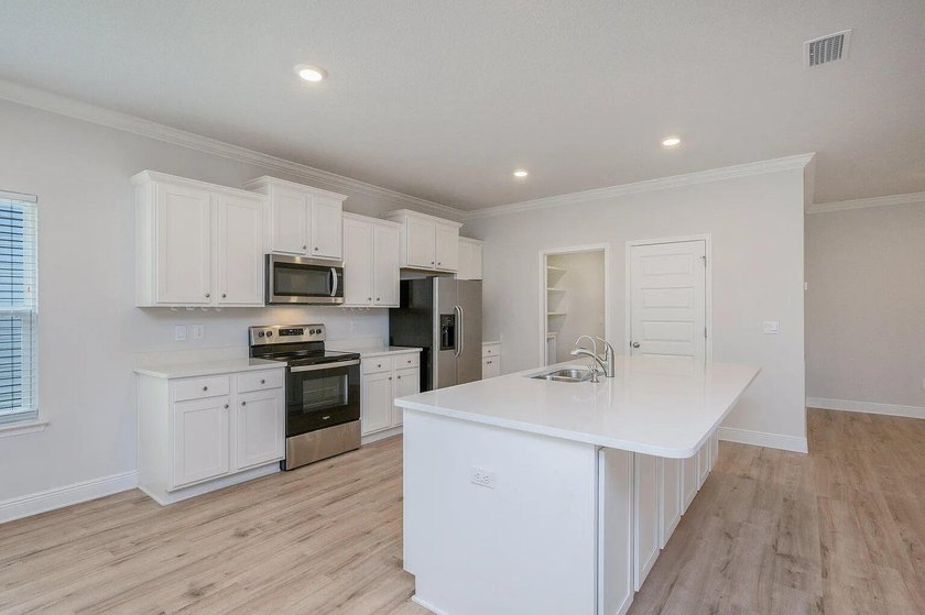 Need space and a great location at an affordable monthly - photo 9