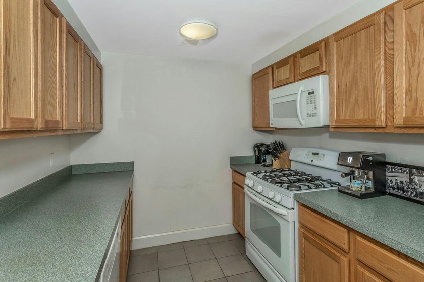 Welcome to your new home in the heart of vibrant Harlem! This - photo 12