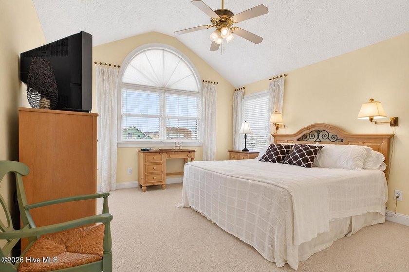 Wake up to ocean breezes and end your days with glowing coastal - photo 25