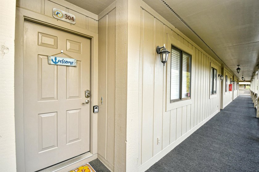 Location! Location! Location! Welcome to this 2 bedroom 2 bath - photo 4