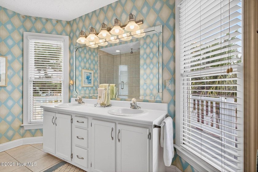 Wake up to ocean breezes and end your days with glowing coastal - photo 42