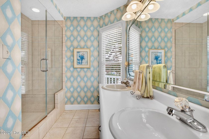 Wake up to ocean breezes and end your days with glowing coastal - photo 43