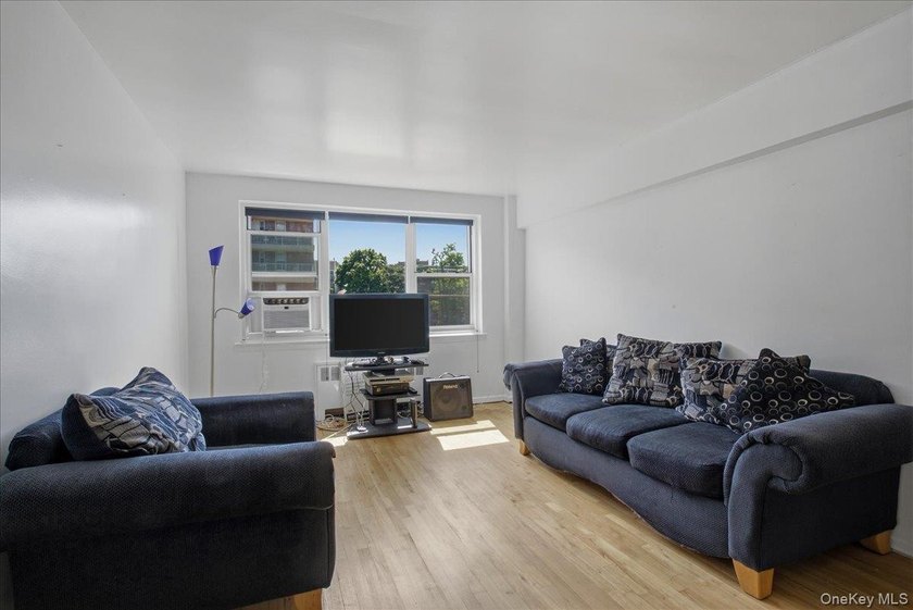 Riverwood Cooperative presents a top-floor, spacious - photo 7