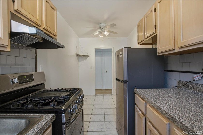 Riverwood Cooperative presents a top-floor, spacious - photo 8