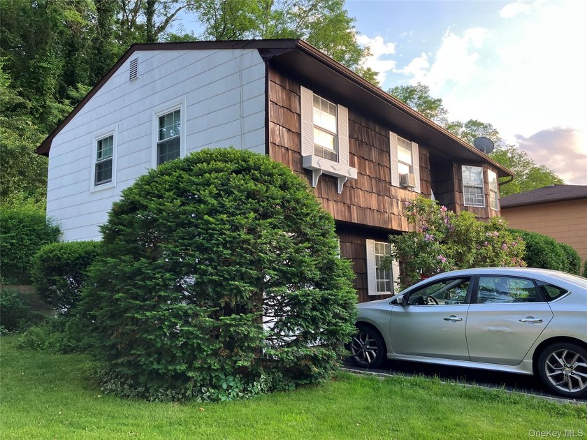 Presenting a premier buying opportunity in Glen Cove. This - photo 3