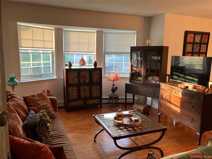 Presenting a premier buying opportunity in Glen Cove. This - photo 8