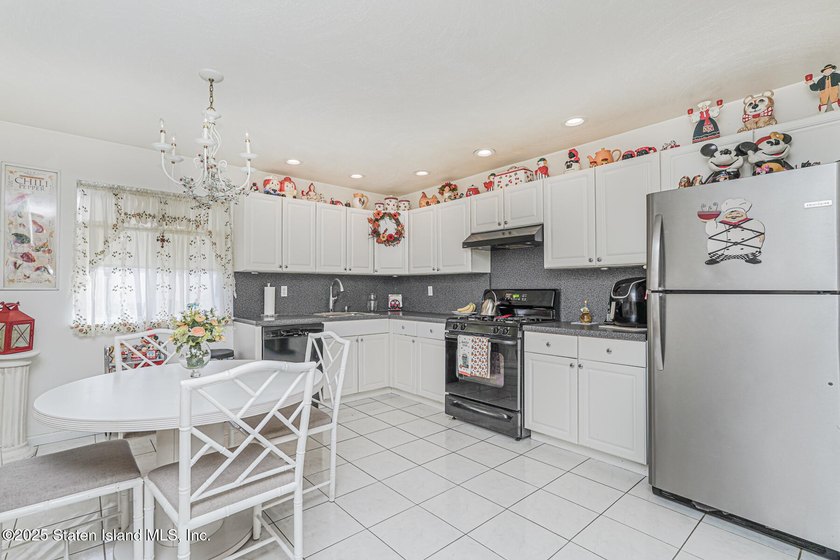 Welcome to 516 Medina Street, a beautiful attached single family - photo 6
