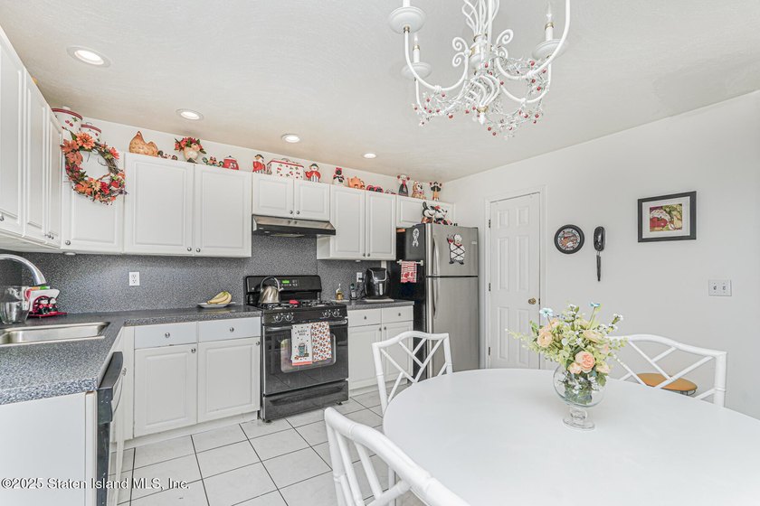 Welcome to 516 Medina Street, a beautiful attached single family - photo 8