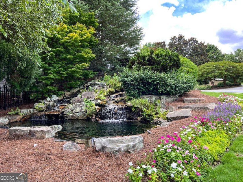 FEE SIMPLE townhome in MINT CONDITION offering one of the - photo 8