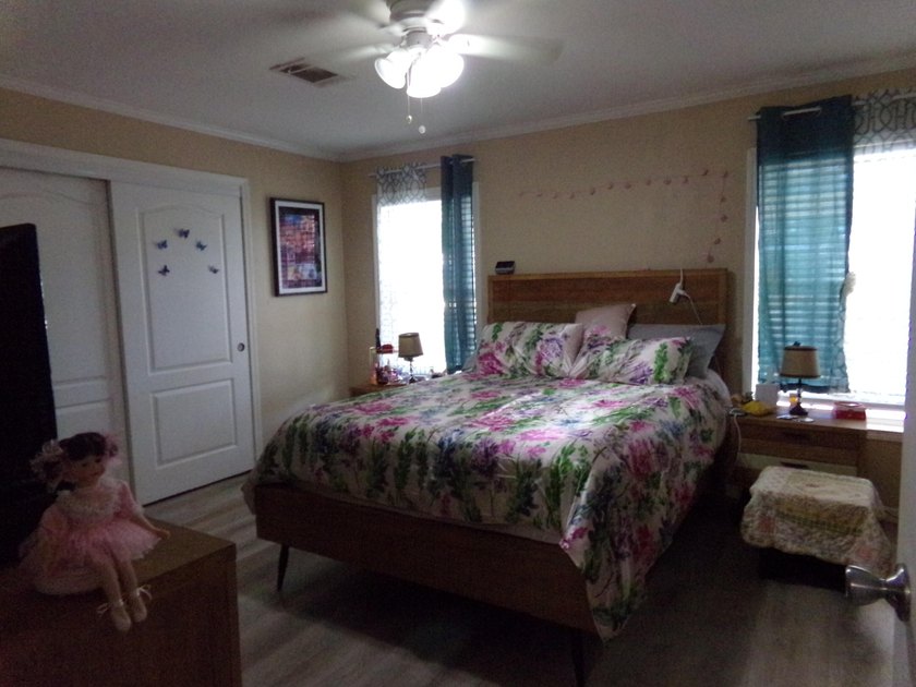 Motivated seller! 2018 Beauty-move-in ready and worry free! This - photo 11