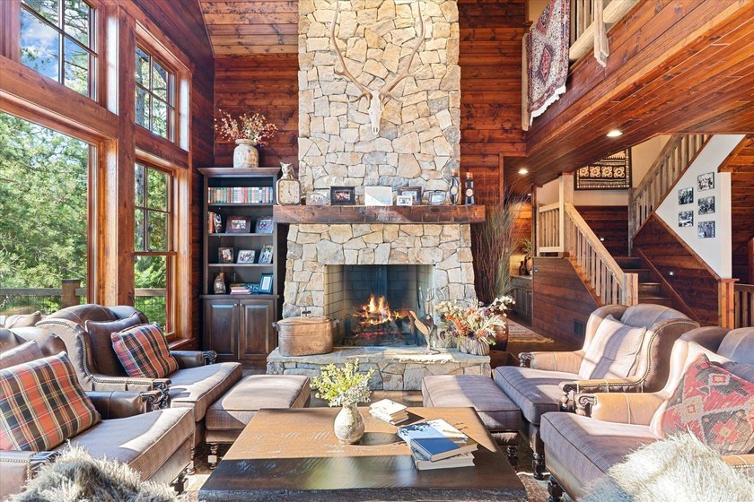 Stunning modern Land's End constructed lodge on the east shore - photo 13