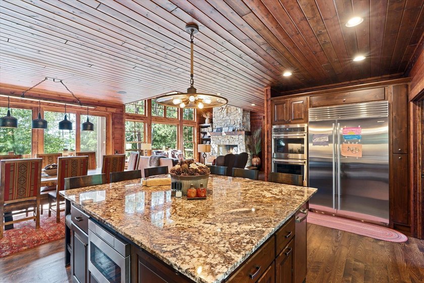 Stunning modern Land's End constructed lodge on the east shore - photo 18