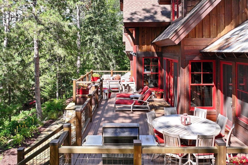 Stunning modern Land's End constructed lodge on the east shore - photo 22