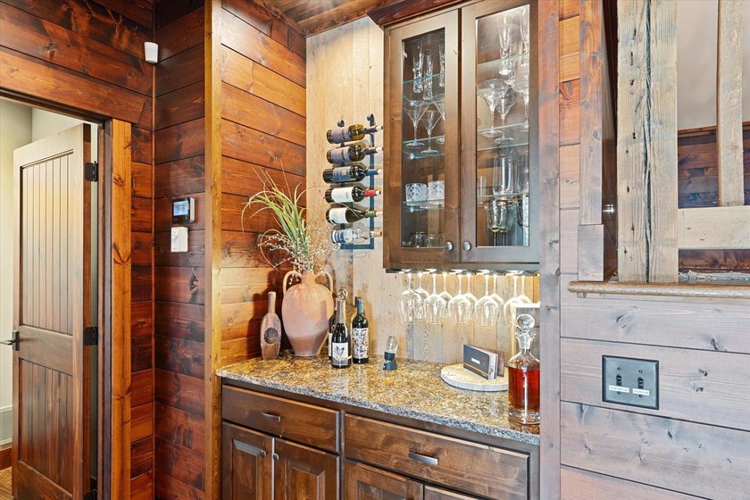 Stunning modern Land's End constructed lodge on the east shore - photo 26