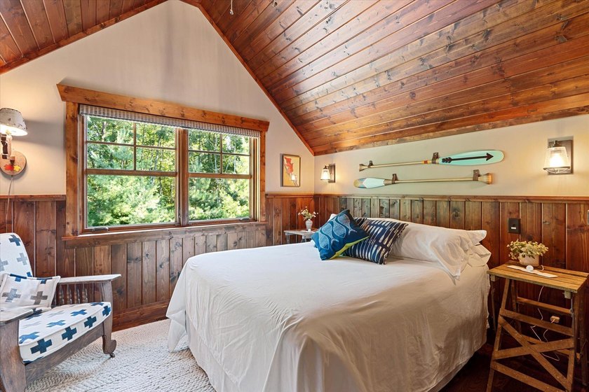 Stunning modern Land's End constructed lodge on the east shore - photo 44
