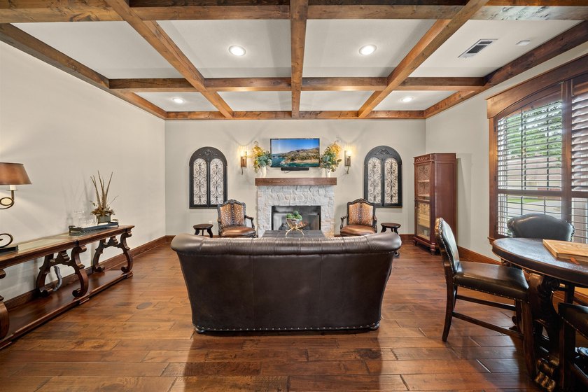 Welcome to 6987 Canal St. in the prestigious Oak Hollow - photo 5