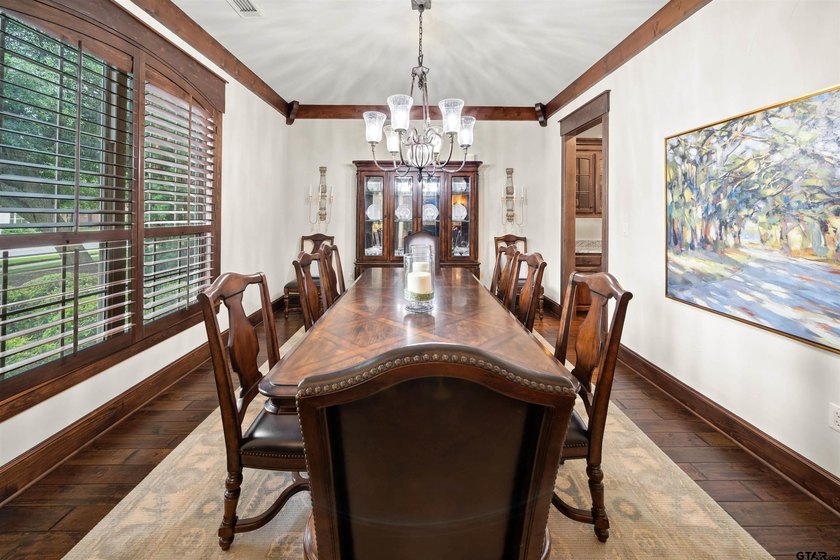 Welcome to 6987 Canal St. in the prestigious Oak Hollow - photo 6