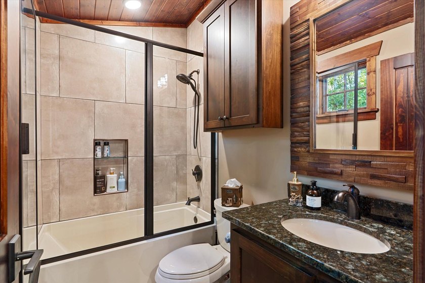 Stunning modern Land's End constructed lodge on the east shore - photo 46