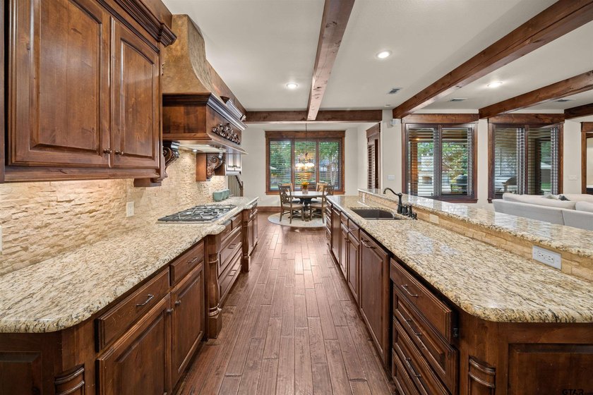 Welcome to 6987 Canal St. in the prestigious Oak Hollow - photo 9