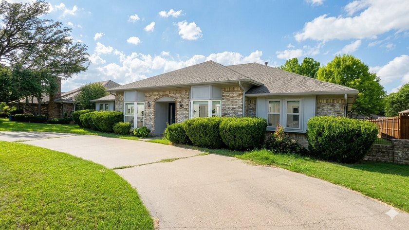 Charming Richardson Home with tons of potential in this spacious - photo 3