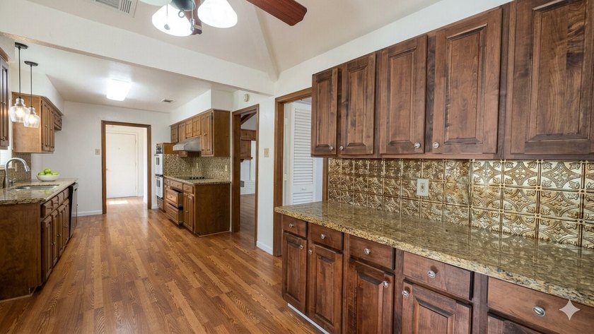 Charming Richardson Home with tons of potential in this spacious - photo 10