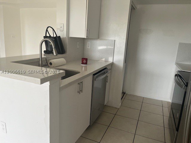 Nice 2/2 on the 5th floor with remodeled kitchen with new soft - photo 2