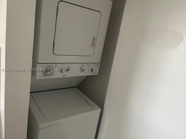 Nice 2/2 on the 5th floor with remodeled kitchen with new soft - photo 3