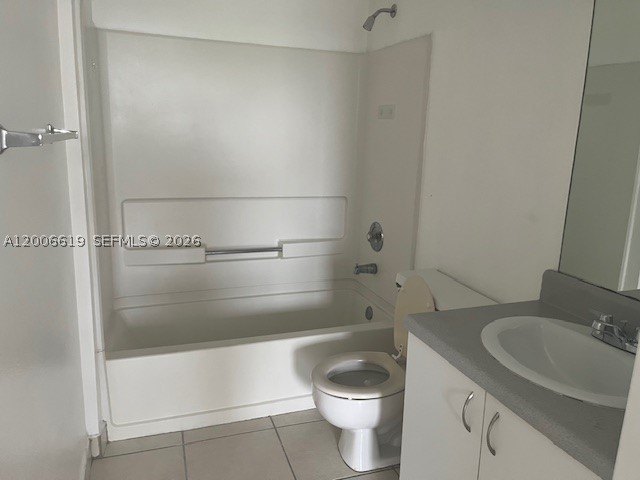 Nice 2/2 on the 5th floor with remodeled kitchen with new soft - photo 4