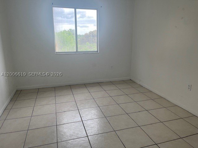Nice 2/2 on the 5th floor with remodeled kitchen with new soft - photo 5
