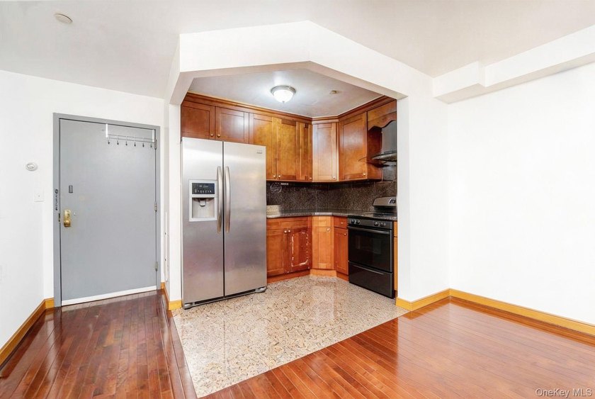 Experience refined living in the heart of Flushing. This elegant - photo 4