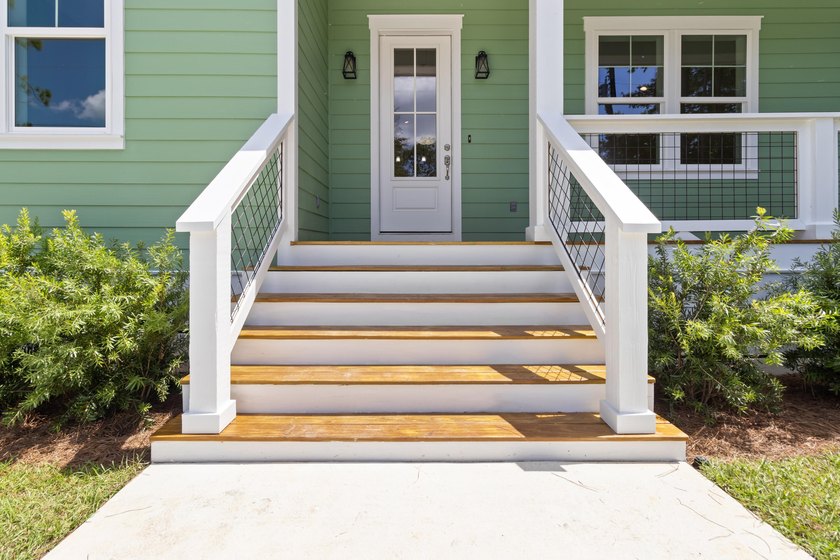 This beautifully finished 3 bed, 2.5 bath home offers 1,398 sqft - photo 7